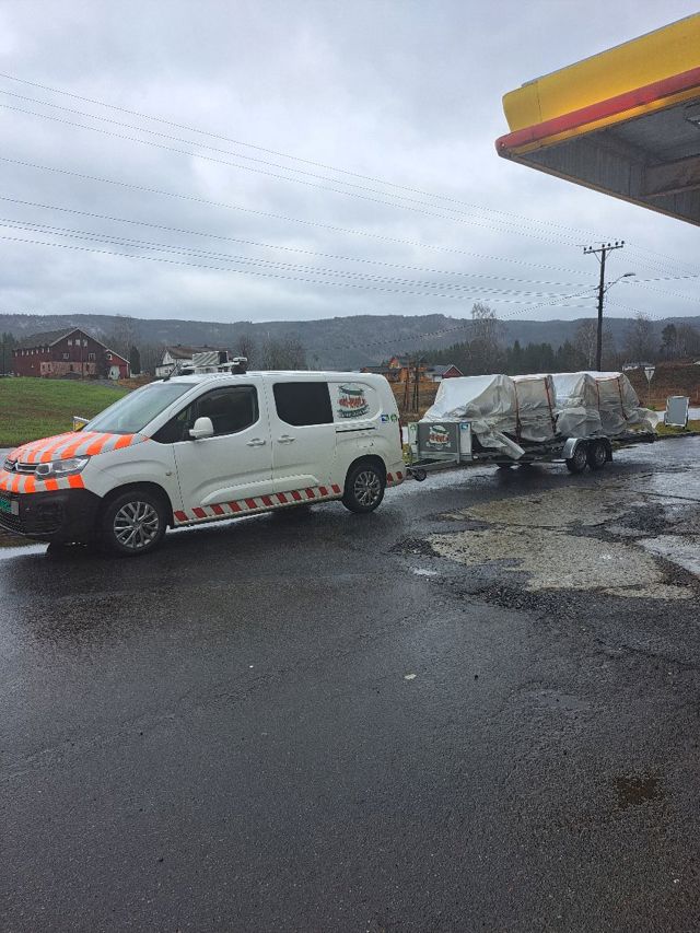 #RasktLevert #Ekspressbil #ADRgods - med vår spesial-henger! - #RasktLevert er sertifisert #Miljøfyrtårn og #FairTransport