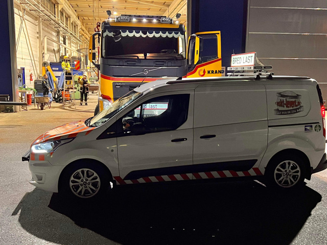 #RasktLevert #Følgebiler klare for avreise med en bred transport - #rasktlevert #følgebil #følgebil_vestfold #følgebilnorge #varningsbil #varningsbilsverige #pilotcar #pilotservice #pilotnorway #pilotcarnorway #escortcar #escortservice #spesialtransport #specialtransport #heavytransport #langlast #bredlast #wideload #tunglast #sikkertransport #miljøfyrtårn #miljofyrtarn #ecolighthouse #eco_lighthouse #fairtransport #magnetjqs #gaselle2021