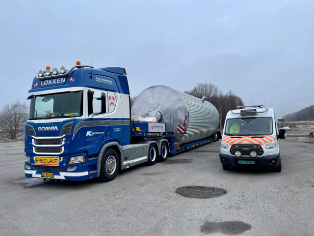 #RasktLevert #Følgebil og #Spesialtranasport fra #ACMTransport på nye oppdrag i Norge! - #RasktLevert #ledsager transporter som har #Bredlast #LangLast og #TungLast eller alle kombinasjonene