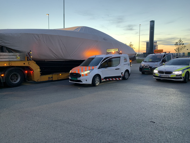 #Følgebiler fra #RasktLevert og #Politiet bidro til at denne transporten fikk fri vei og kom trygt frem! - #RasktLevert #Følgebil_Vestfold #FølgebilNorge #RasktLevertFølgebil #Varningsbil #PilotCar #PilotNorway #PilotCarNorway 