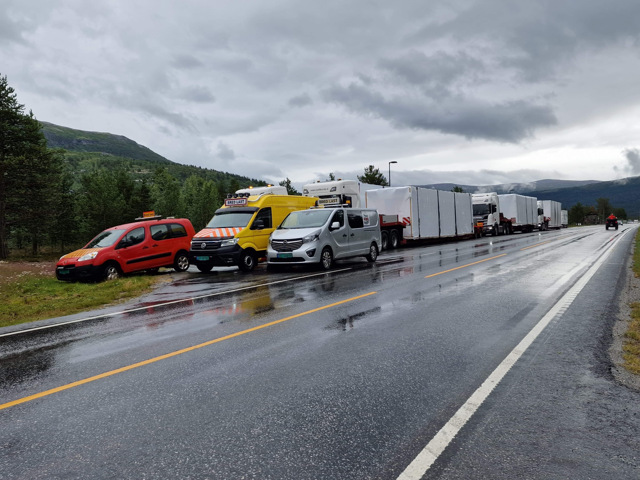 #Raskt-Levert #Følgebiler her med døgnhvil på Bjorli. På vei fra Svinesund til Fosnavåg med 6 transporter og 4 følgebiler fordelt på 2 kolonner. - Fra Svinesund til Fosnavåg med 6 transporter i 2 kolonner. Døgnhvil på Bjorli. #RasktLevert #følgebil #Følgebil_Vestfold #FølgebilNorge #Varningsbil #VarningsBilSverige #PilotCar #PilotService #PilotNorway #PilotCarNorway #EscortCar #EscortService #Spesialtransport #Specialtransport #HeavyTransport #LangLast #BredLast #WideLoad #TungLast #SikkerTransport #Miljøfyrtårn #Miljofyrtarn #EcoLightHouse #Eco_LightHouse #FairTransport #MagnetJQS #Gaselle2021
