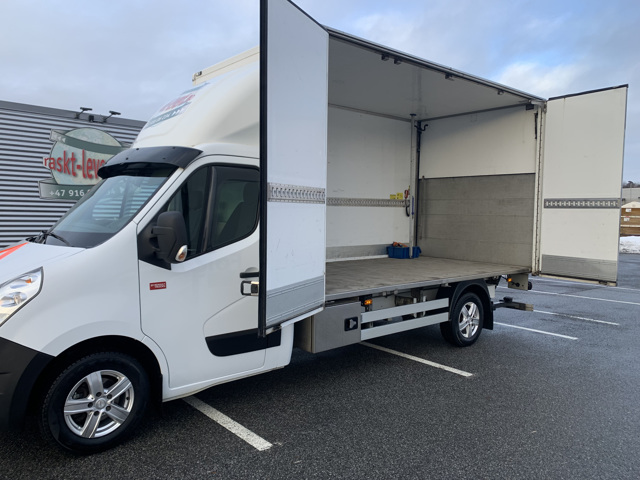 Full side-åpning gjør lasting og lossing meget enkelt. -