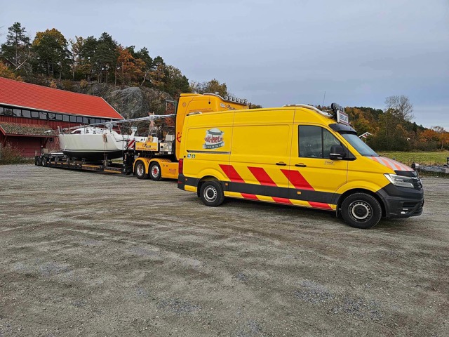 #RasktLevert ledsager alle typer spesialtransporter. Vi er sertifisert #Miljøfyrtårn og #FairTransport - Ny flott seilbåt på vei til en fornøyd eier!