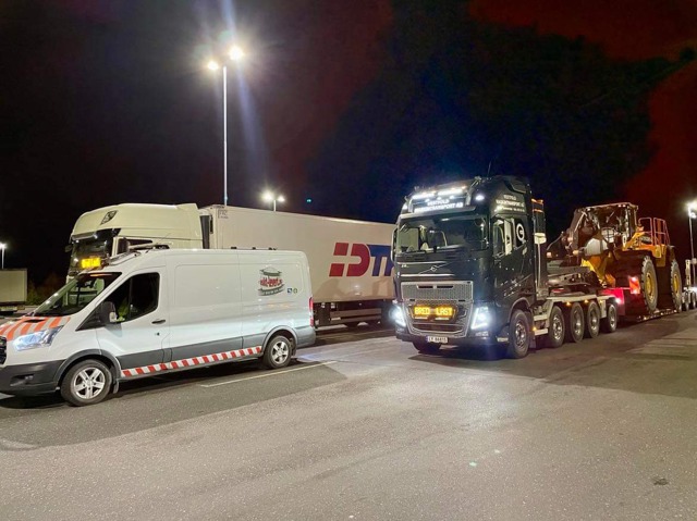 #Følgebil fra #RasktLevert og #Spesialtransport fra #VestfoldMaskinTransport #BredLast - #RasktLevert er sertifisert #Miljøfyrtårn og #FairTransport