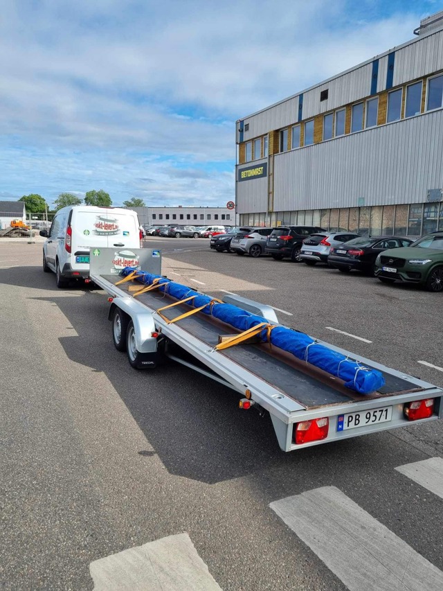 #RasktLevert #Ekspress er tilgjengelig for våre kunder 24/7! - Mye ekspress oppdrag utføres med vår spesial-henger. Året rundt!