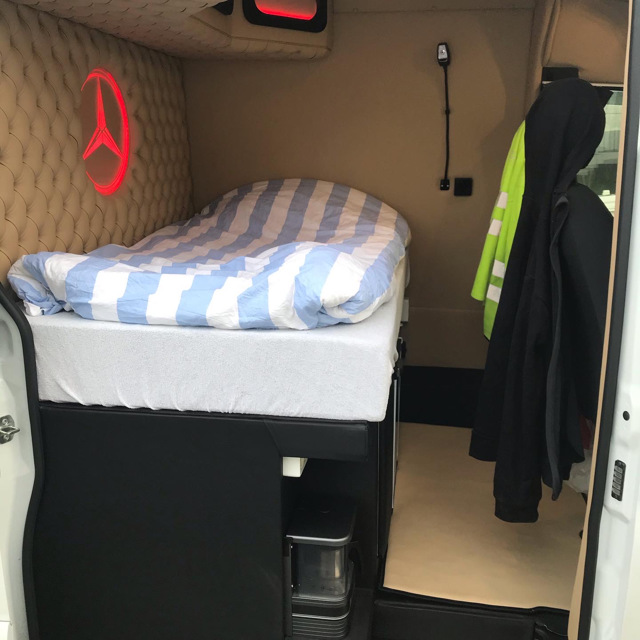 Raskt-Levert AS følgebil og ekspressbil. Her ser du interiøret i en av våre biler. En uke på oppdrag går fint. - #rasktlevert #følgebil #følgebil_vestfold #følgebilnorge #varningsbil #varningsbilsverige #pilotcar #pilotservice #pilotnorway #pilotcarnorway #escortcar #escortservice #spesialtransport #specialtransport #heavytransport #langlast #bredlast #wideload #tunglast #budbil #varebil #vip_ekspress #ekspress #ekspressbil #expressfrakt #expressdelivery #ekspressnorge #expressnorway #expresseuropa #sikkertransport #miljøfyrtårn #miljofyrtarn #ecolighthouse #eco_lighthouse #fairtransport #magnetjqs #gaselle2021