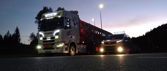#Følgebil fra #RasktLevert and #SpesialTransport from #BJensen - Lotta og Jørn ute på oppdrag. Vi er #FairTransport og #Miljøfyrtårn sertifisert!