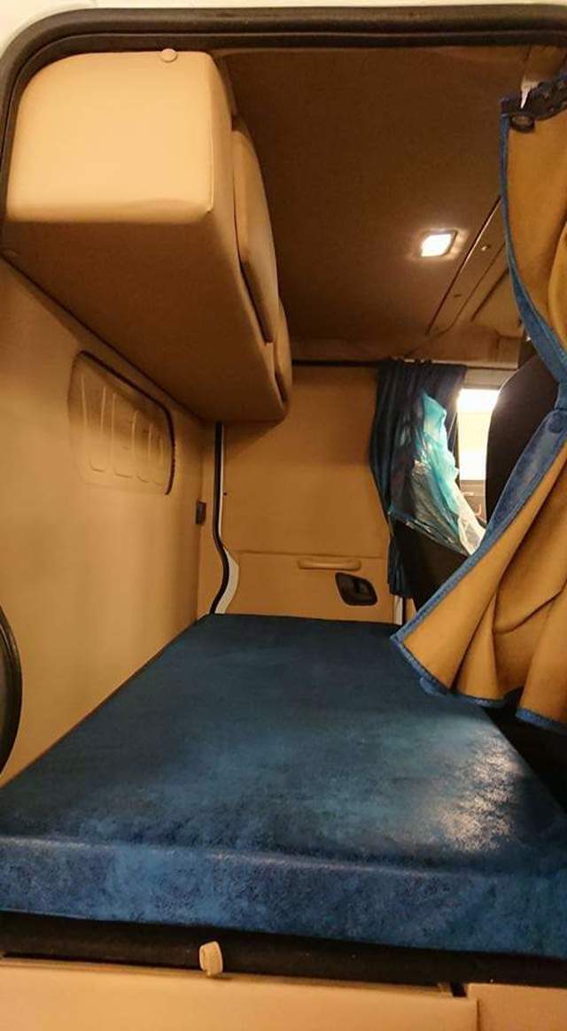En våre flotte følgebil og ekspressbiler. Komfort er viktig ved døgnhvil - Innsiden av en #rasktlevert #følgebil og #ekspressbil. Man skal sove godt og være uthvilt etter en døgnhvil!