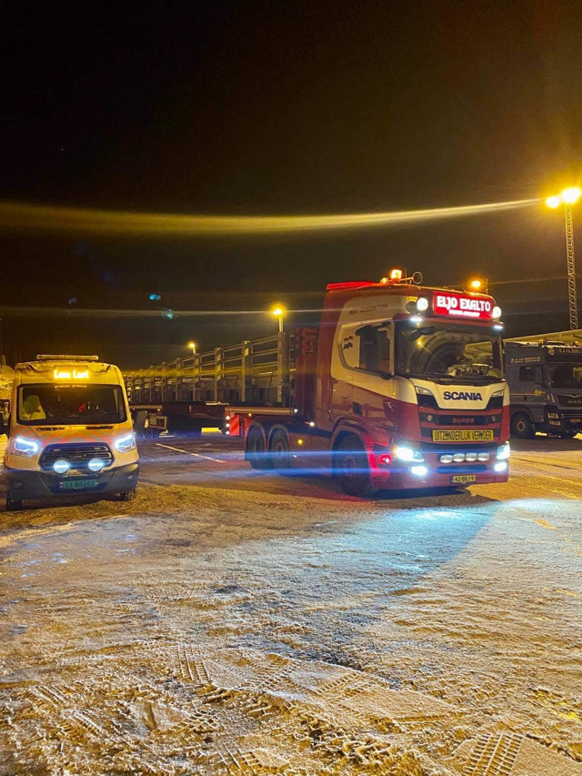 Raskt-Levert på følgebiloppdrag Larvik til Bjørkelangen - #rasktlevert på ledsagelse av en lang transport!