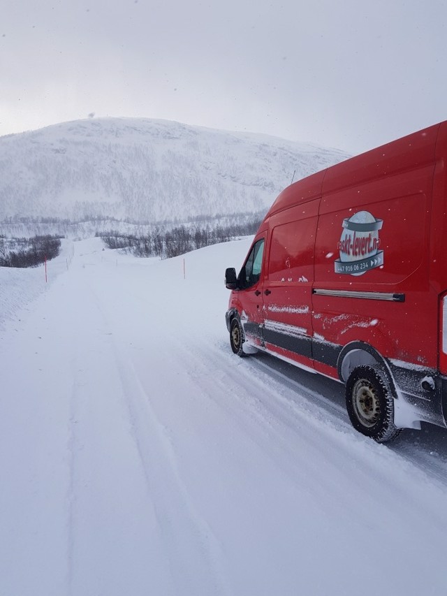 #Raskt-Levert #Følgebil og #Ekspressbil på vei til #Hammerfest. - #RasktLevert #Budbil #Varebil #VIP_ekspress #Ekspress #Ekspressbil #ExpressFrakt #ExpressDelivery #EkspressNorge #ExpressNorway #ExpressEuropa #SikkerTransport #Miljøfyrtårn #Miljofyrtarn #EcoLightHouse #Eco_LightHouse #FfairTransport #MagnetJQS #Gaselle2021 
