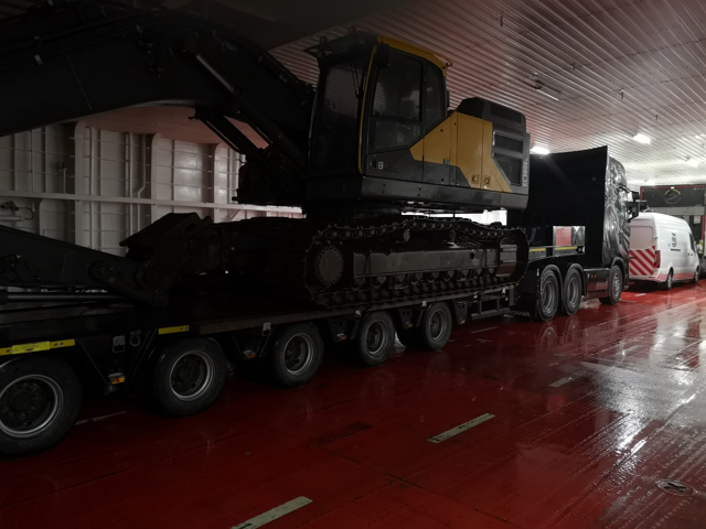 Raskt-Levert følgebil på ledsagning av en bred transport! - #rasktlevert på #følgebil oppdrag for en #Bredlast #transpoort!