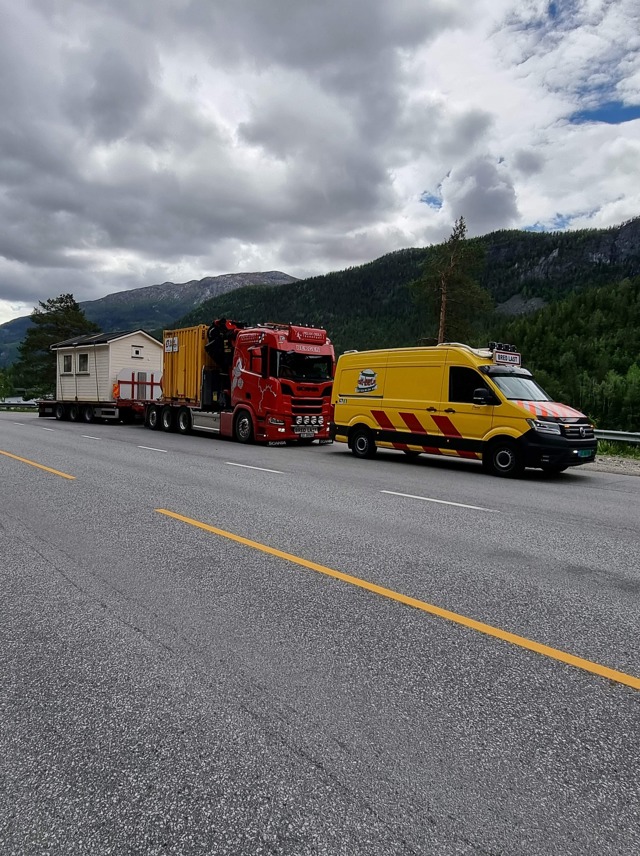 #RasktLevert #Følgebil og #Spesial #Transport fra #ØrjanOrraTransport - En liten pause i vakkert landskap gjør godt!
