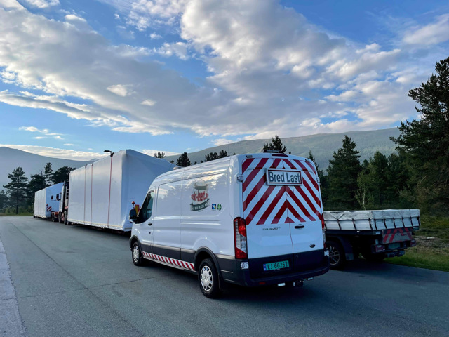 #Følgebiler fra #Raskt-Levert AS ledsager flere transporter på vei til Mørekysten - #rasktlevert #følgebil #følgebil_vestfold #følgebilnorge #varningsbil #varningsbilsverige #pilotcar #pilotservice #pilotnorway #pilotcarnorway #escortcar #escortservice #spesialtransport #specialtransport #heavytransport #langlast #bredlast #wideload #tunglast #sikkertransport #miljøfyrtårn #miljofyrtarn #ecolighthouse #eco_lighthouse #fairtransport #magnetjqs #gaselle2021
