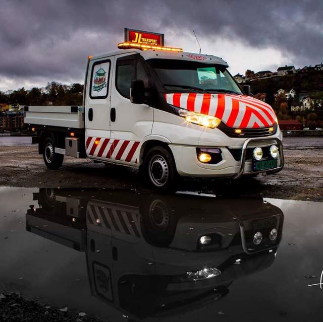 Denne #rasktlevert "følgebil / #ekspress bil er en flott og allsidig bil! - Utmerket til #følgebil oppdrag og #ekspress oppdrag og ikke minst når godset er høyt og/eller bredt!