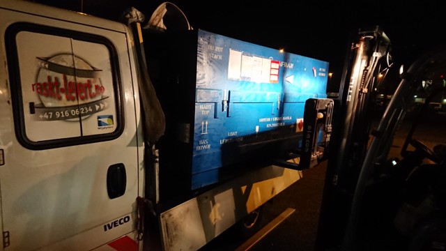 Jørn i Raskt-Levert AS frakter gods som ikke passer inn i lukket varebil!  - Som alltid. Lasting og lossing til avtalt tid. #express #ekspressfrakt #expressdelivery #ontime