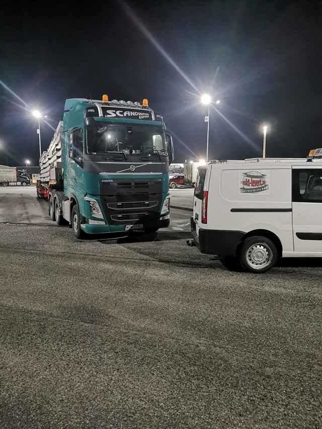 #RasktLevert #Følgebil og #SpecialTransport fra #ScandinavianExpress klare til avreise fra Svinesund! - #RasktLevert er sertifisert #Miljøfyrtårn og #FairTransport