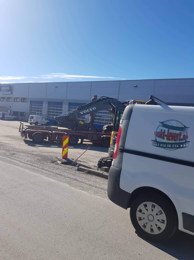 Bred last fra Sverige til Kristiansand - #raskt-levert #følgebil #ledsaget en #spesialtransport fra #fluckinger med #bredlast