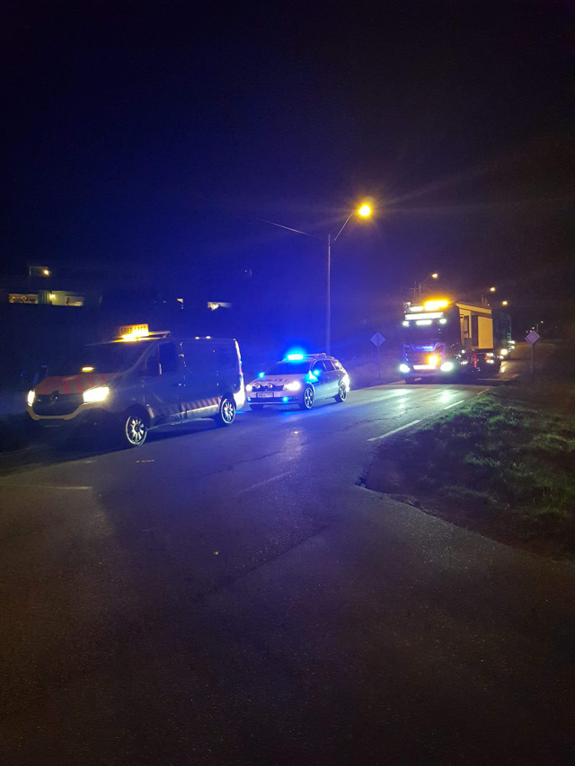 Raskt-Levert AS på følgebiloppdrag for Vestfold Maskintransport AS - #rasktlevert #følgebil ledsager #bredlast #wideload for #Vestfoldmaskintransport. #pilotcar #escortcar #fairtransport #miljofyrtarn