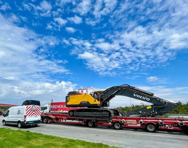 Raskt-Levert AS følgebil og en spesialtransport fra Fluckinger på vei fra Svinesund via kysten til Bergen - #rasktlevert #følgebil #følgebil_vestfold #følgebilnorge #varningsbil #varningsbilsverige #pilotcar #pilotservice #pilotnorway #pilotcarnorway #escortcar #escortservice #spesialtransport #specialtransport #heavytransport #langlast #bredlast #wideload #tunglast #sikkertransport #miljøfyrtårn #miljofyrtarn #ecolighthouse #eco_lighthouse #fairtransport #magnetjqs #gaselle2021