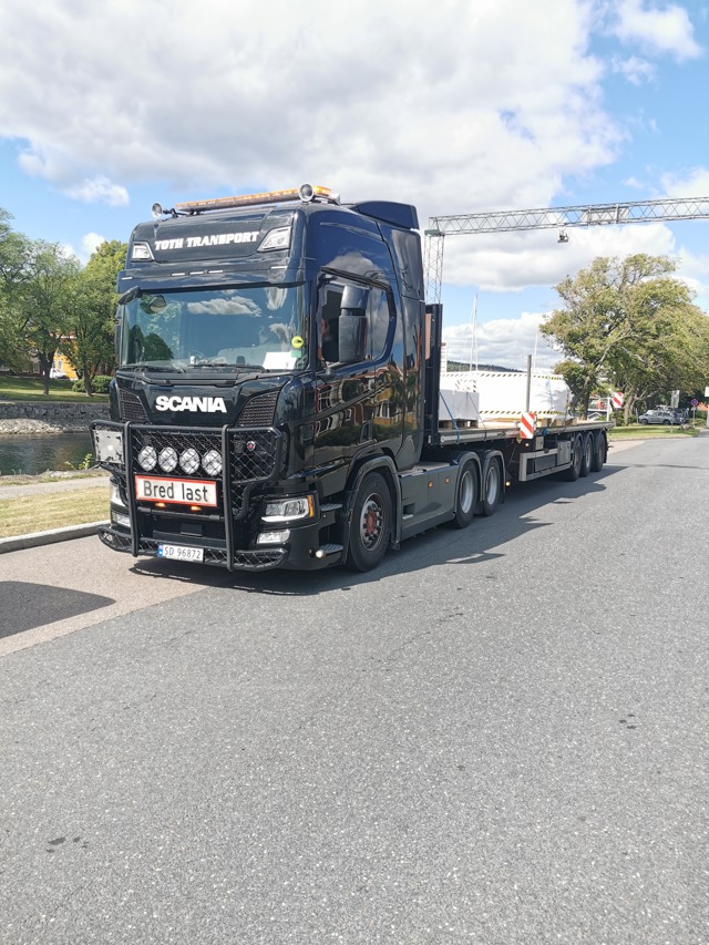#RasktLevert #Følgebil og #Spesial #Transport fra #TothTransport med #BredLast - #RasktLevert er sertifisert #Miljøfyrtårn og #FairTransport
