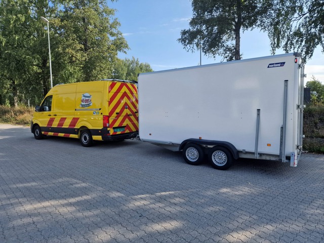 #RasktLevert #Følgebil og #Espressbil utfører også #EkspressOppdrag med og uten varehenger - #EkspressOppdrag i #Norge og til/fra alle #EUland. Skriver, Løyve og YSK på plass!