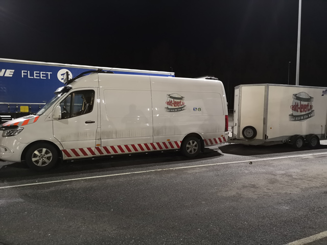 Raskt-Levert ekspressbil ordner fortolling på Svinesund - #rasktlevert #ekspressbil på vei fra syd-Sverige til et sted i Norge! #allwaysontime!