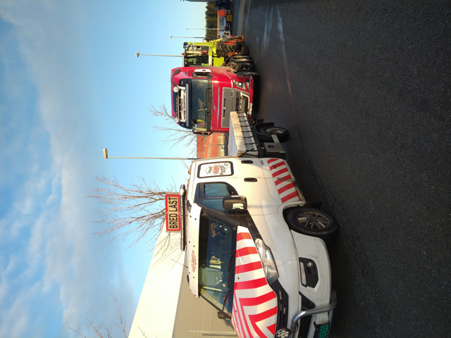 Følgebil fra Raskt-Levert AS og spesialtransport fra Vestfold Maskintransport AS. Verdal til Vestfold! - En fin tur for #følgebil #pilotcar og #spesialtransport med #bredlast